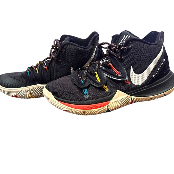 Nike Kyrie FRIENDS size 9 - Picture 2 of 9
